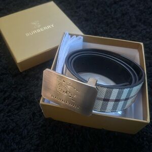 Burberry Reversible Gold Monogram Motif Vintage Check Belt
Archive Beige